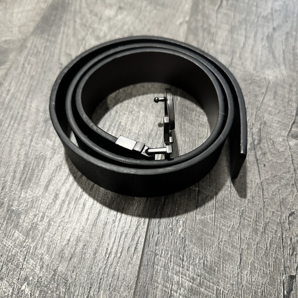 Calvin Klein Women's Belt 42 Inch black elegant chic logo silver leather - Picture 2 of 8